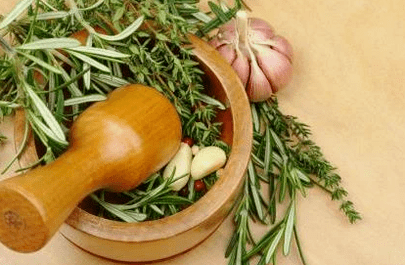 Knoblauch und Kräuter